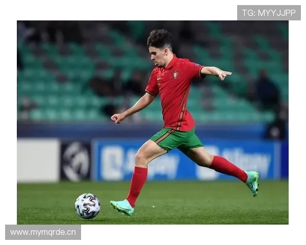 维蒂尼亚防守能力解析:拦截效率与位置感是否达标 维蒂尼亚防守能力解析:拦截效率与位置感是否达标