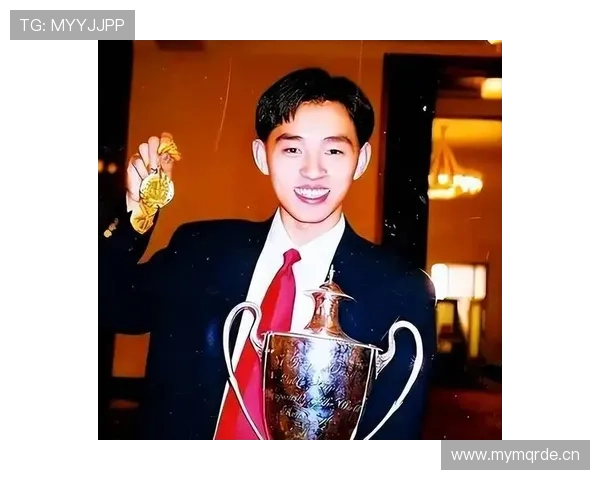 孔令辉赛场上像修行人，下了场像有钱邻居，看到他家那摆设我直接破防