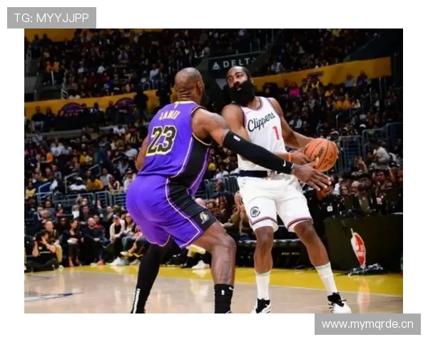 东契奇突破拉开与哈登得分差距 提升球队关键时刻表现