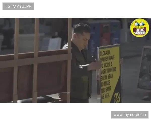 看施洋下场那会儿，拎的行李箱比我半年工资还重，隔着屏幕都酸了